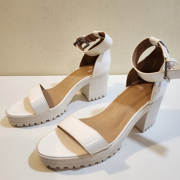 Nasty Gal White Platform Wrap Ankle Sandals size 9 - Picture 2 of 14